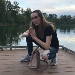 Meet your Posher, Casey